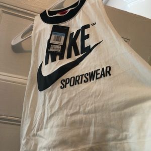 Nike top